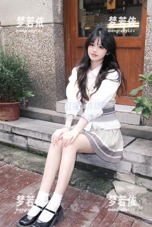 HaNari (하나리)红裙写真精选：围绕原图与照片，记录每一个迷人瞬间.txt-梦若依